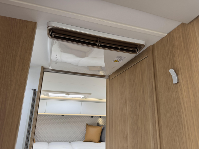 Adria Matrix Plus 670 DL Automaat Omvormer Airco  foto: 19
