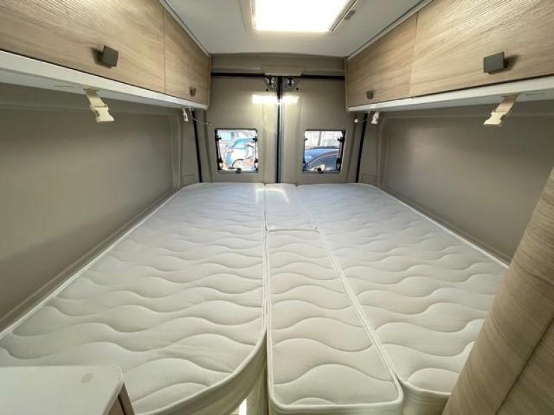 Forster V 636 EB 160hp Single Beds and Pop-top Roof photo: 9