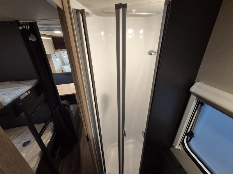 Knaus Sport 500 KD Stapelbedden en douche!  foto: 22