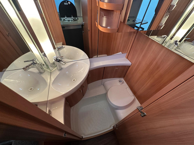 Hobby De Luxe 440 SF photo: 8