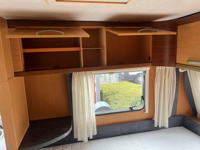 Hymer Sporting 465 | Mover enti&egrave;rement automatique | Auvent comme neuf | Sommier &agrave; lattes | Coin salon convertible | Auvent | Lit fran&ccedil;ais | Porte-v&eacute;los photo : 17