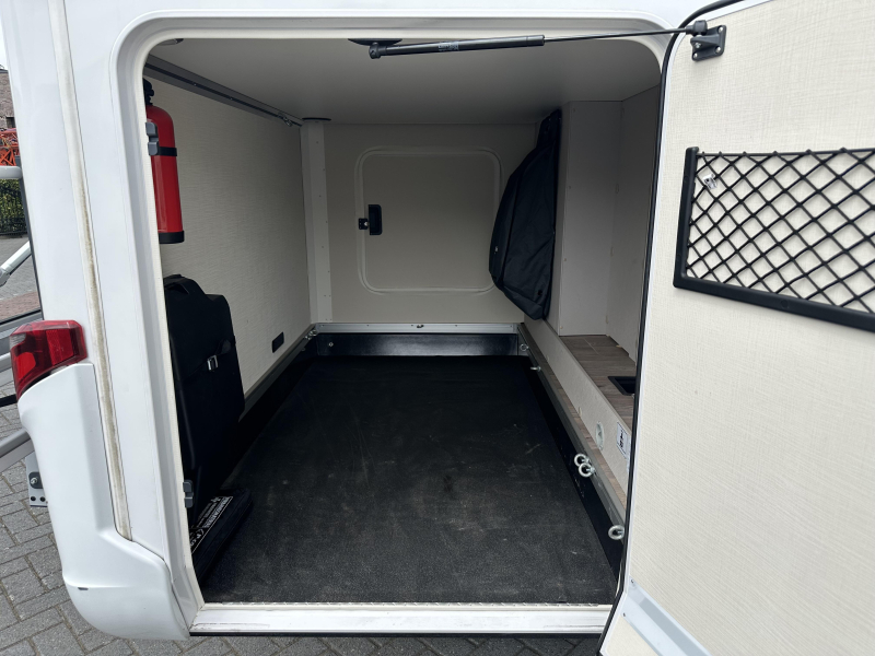 Hymer Exsis 580 PURE E&P sistema de nivelaci&oacute;n foto: 10