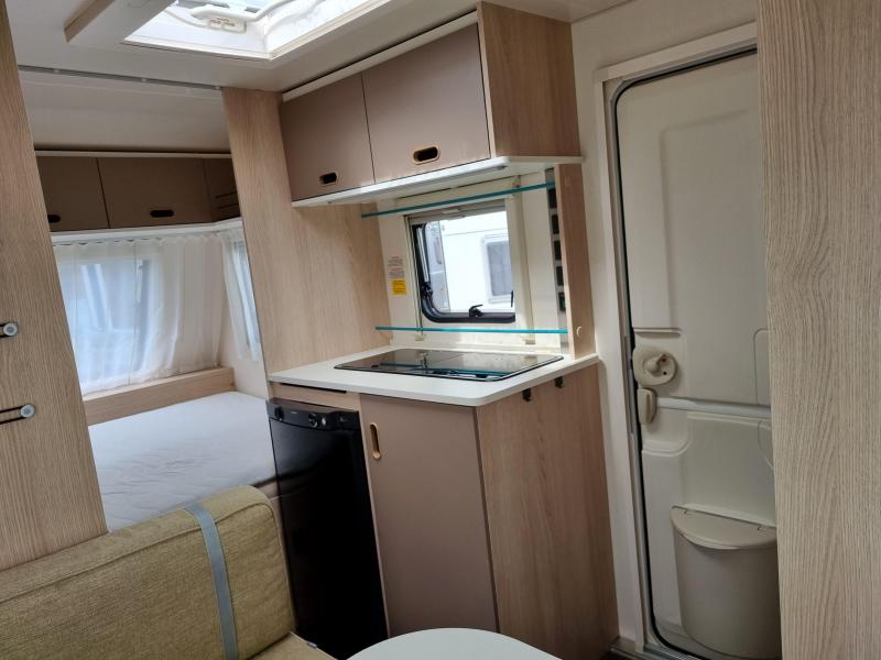 Adria Aviva 390 PS Lichtgewicht!  foto: 15