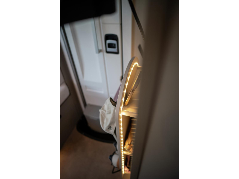 LMC Tracer 690EL modelo 2027 camas individuales foto: 27