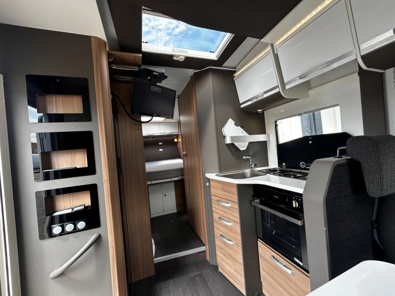 Adria Matrix Plus 670 DC TV y Antena parab&oacute;lica, Aire acondicionado de banco foto: 7