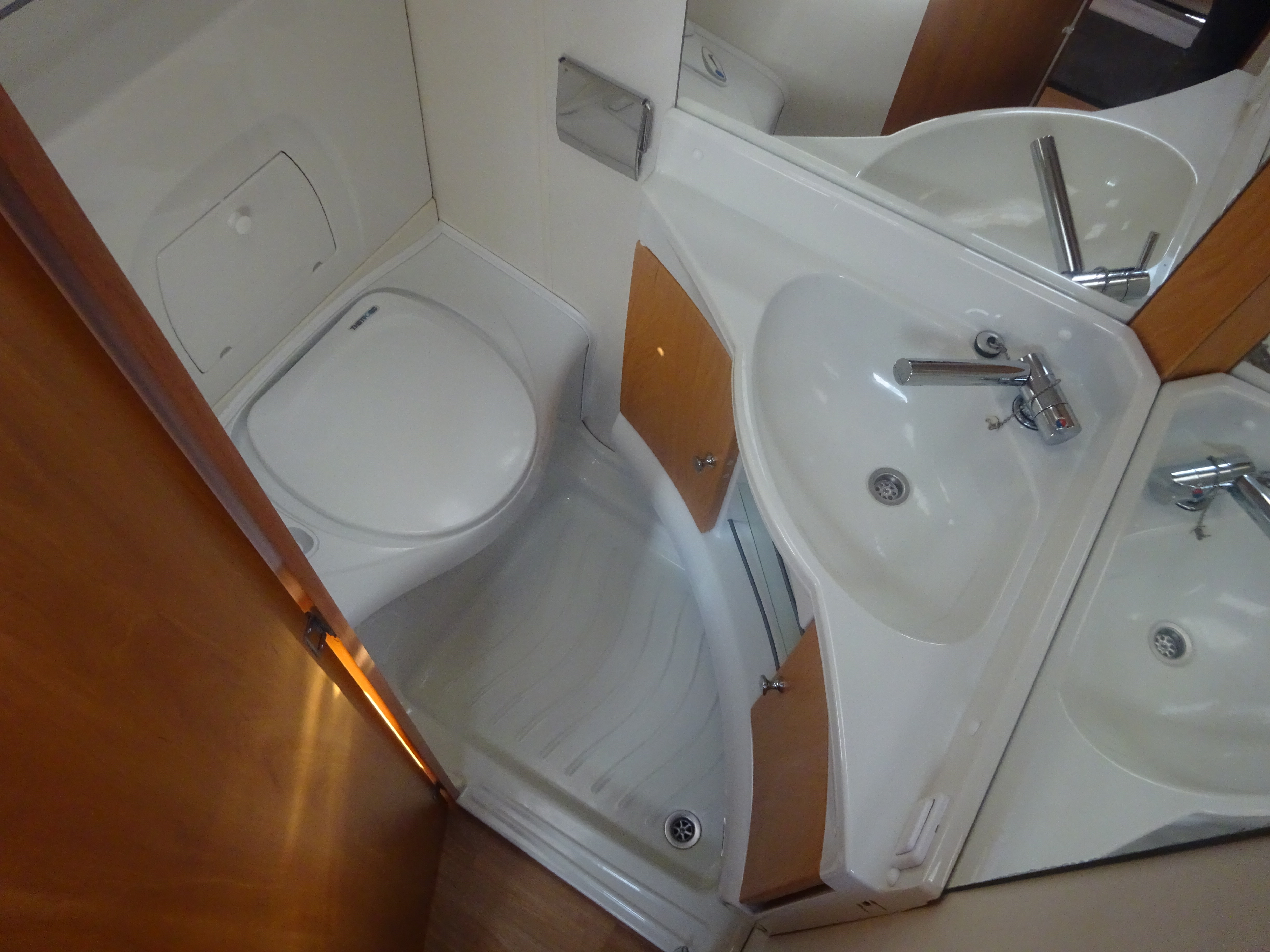 Homestar Racer 430 Vast Bed en Treinzit #TOPPER# foto: 20