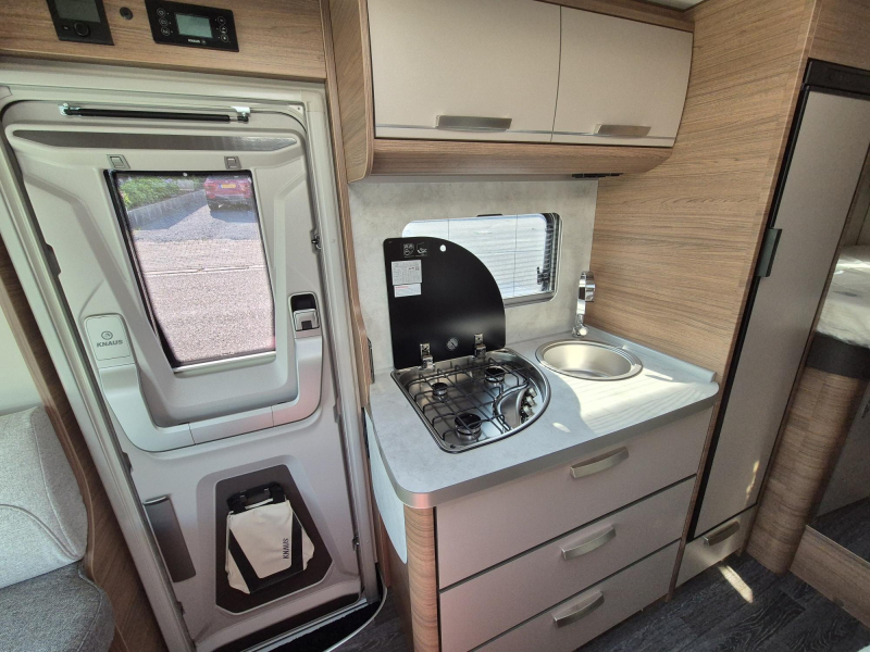 Knaus L!ve I 650 MEG 180 PK luchtgev. stoelen  foto: 8