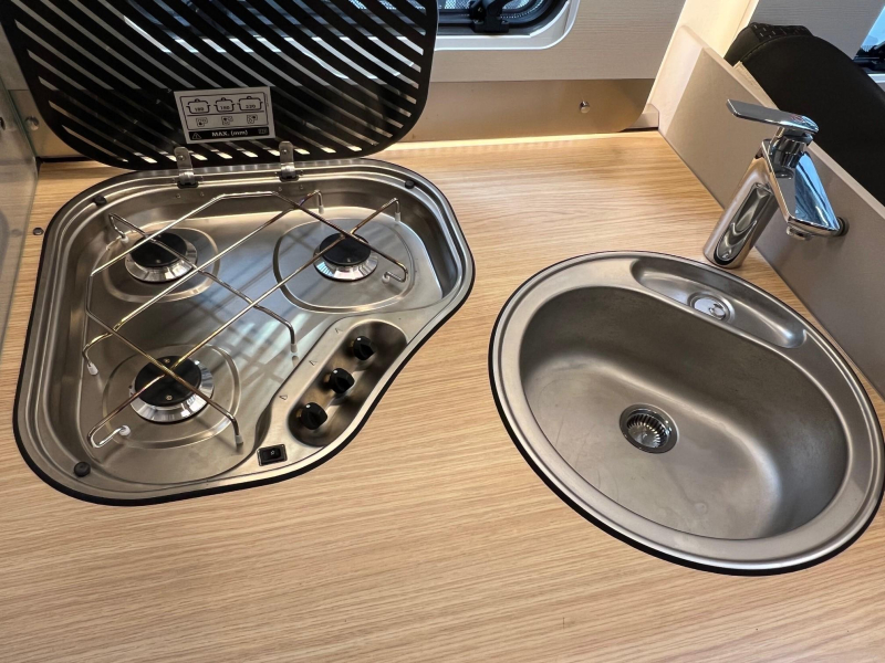 Hymer Tramp 680 automaat, enkele bedden  foto: 9