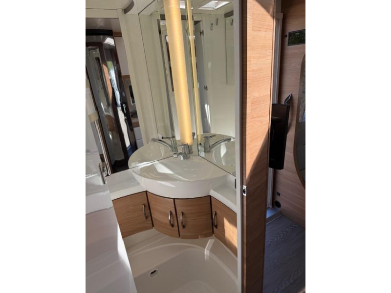 Hobby De Luxe 540 UL Incl. Mover en Voortent  foto: 18