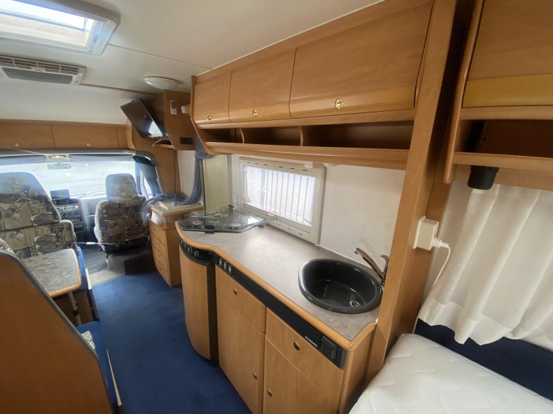 Dethleffs Globetrotter Frans bed Airco dinette  foto: 12