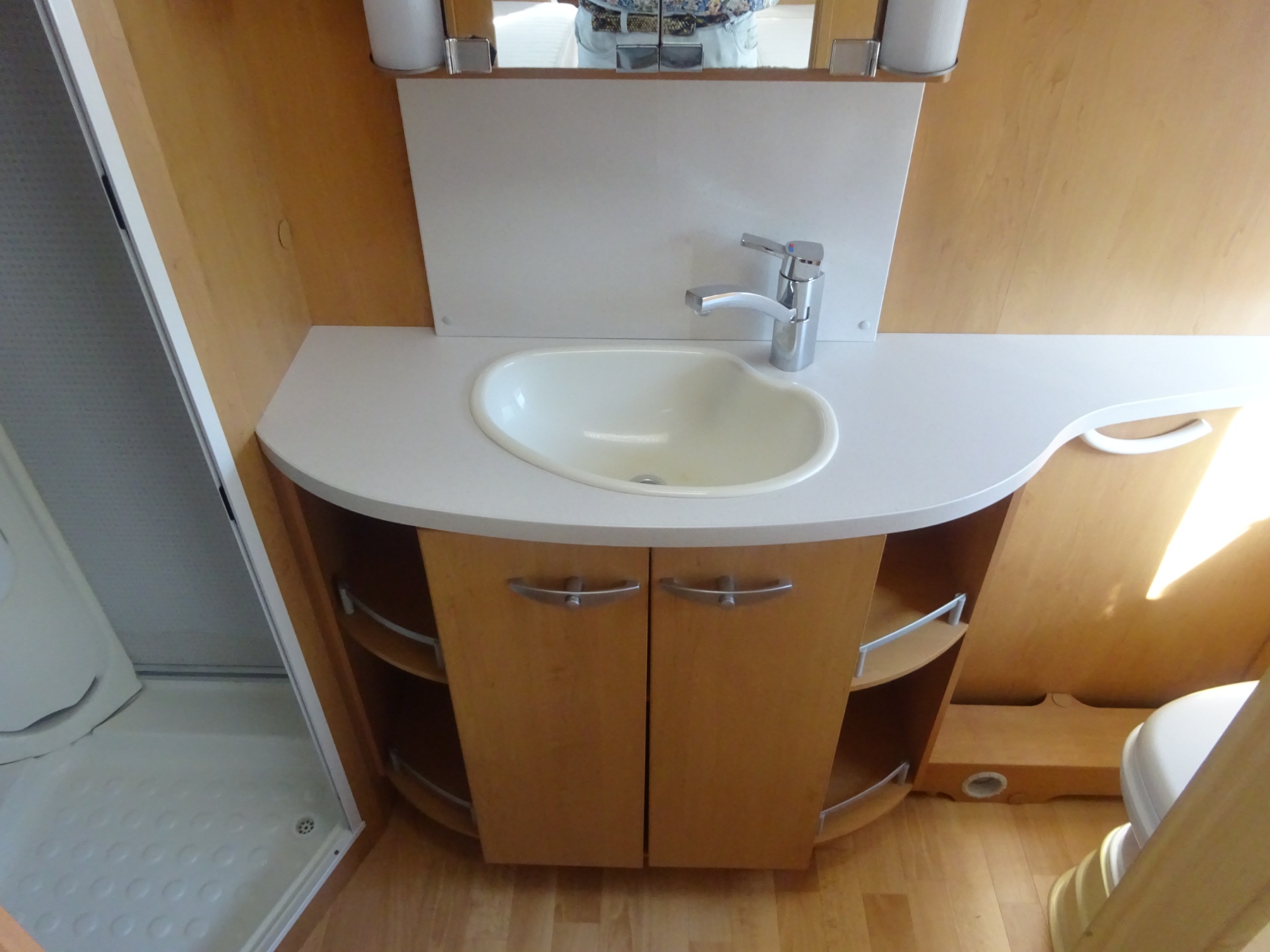 Knaus Sudwind 580 Ul Enkele Bedden #Grote Badkamer# foto: 18