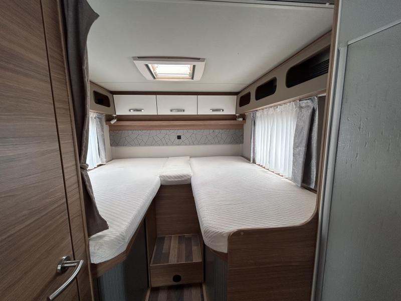 Weinsberg CaraSuite 700 ME Met hefbed & 5e gordel  foto: 11