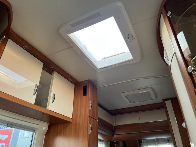 Hobby 540 UFE Excellent | Bankairco | Dakluifel | Vol automatische mover |  Fransbed | Douche | TV & Wii | Grote koelkast en kruidenkast foto: 17