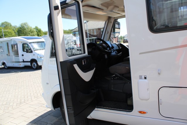 Compacta Hymer Exsis i 474 Fiat 160 cv estrecha ligera camas individuales y abatible (55 foto: 7