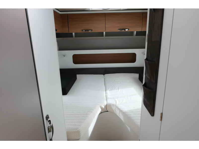 Eriba Nova 530 enk. bed zeer luxe  foto: 7