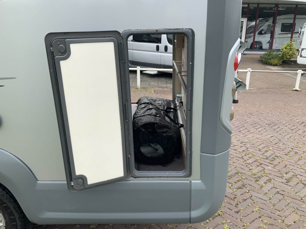 Knaus Van Ti 600 ME – Compleet 3 liter 160 PK Half-integraal, vastbed, halve- treinzit, draaistoelen Camper centrum on the road foto: 33
