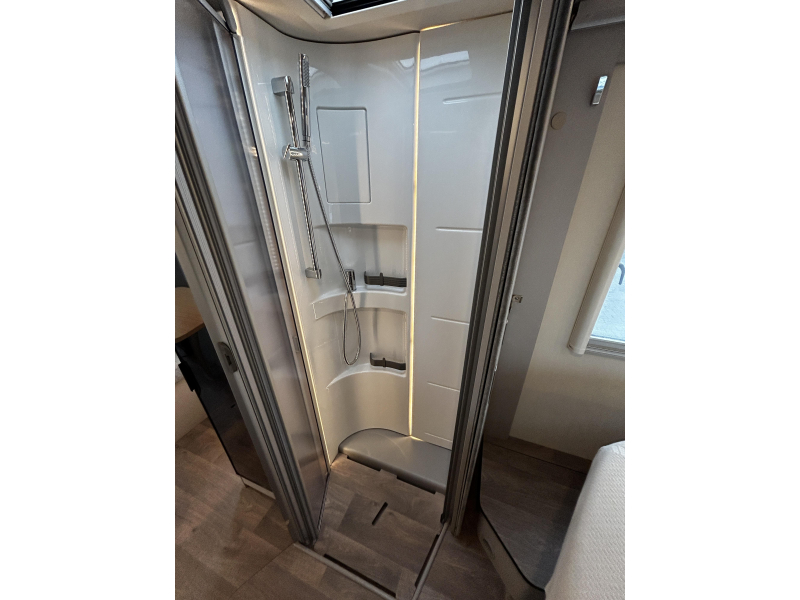 Hymer Tramp 695 S Mercedes/Queensbed/hefbed  foto: 13