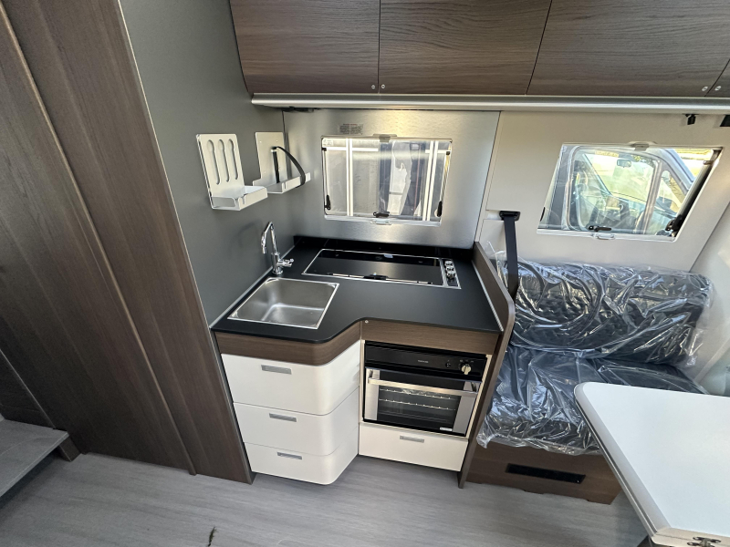 Adria Coral Supreme 670 DL climatisation de toit / automatique photo : 8