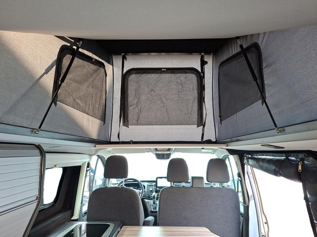 Ford Transit Custom Camper 2.0 TDCI L2H1 Limited | Distributie is vervangen | Camper met 2 slaapplaatsen | Keuken met gootsteen- koelkast- gasfornuis | Zonnescherm | Trekhaak foto: 18