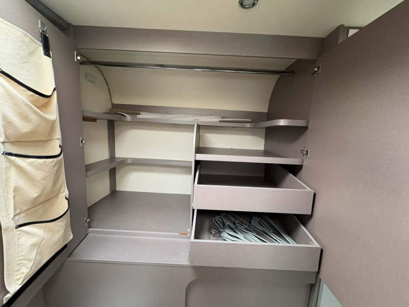 Bürstner Lyseo TD 680 Face to face + compleet  foto: 15