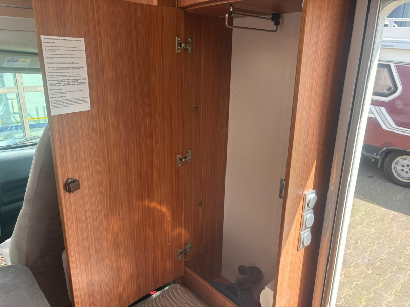 Adria Compact SL Enkele Bedden,Airco,130PK  foto: 18
