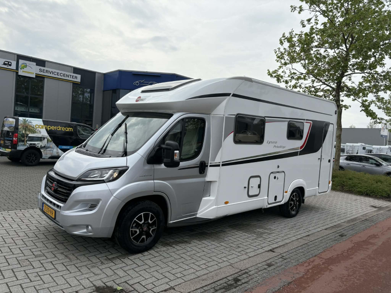 Bürstner Lyseo TD 680 Face to face + compleet  foto: 2