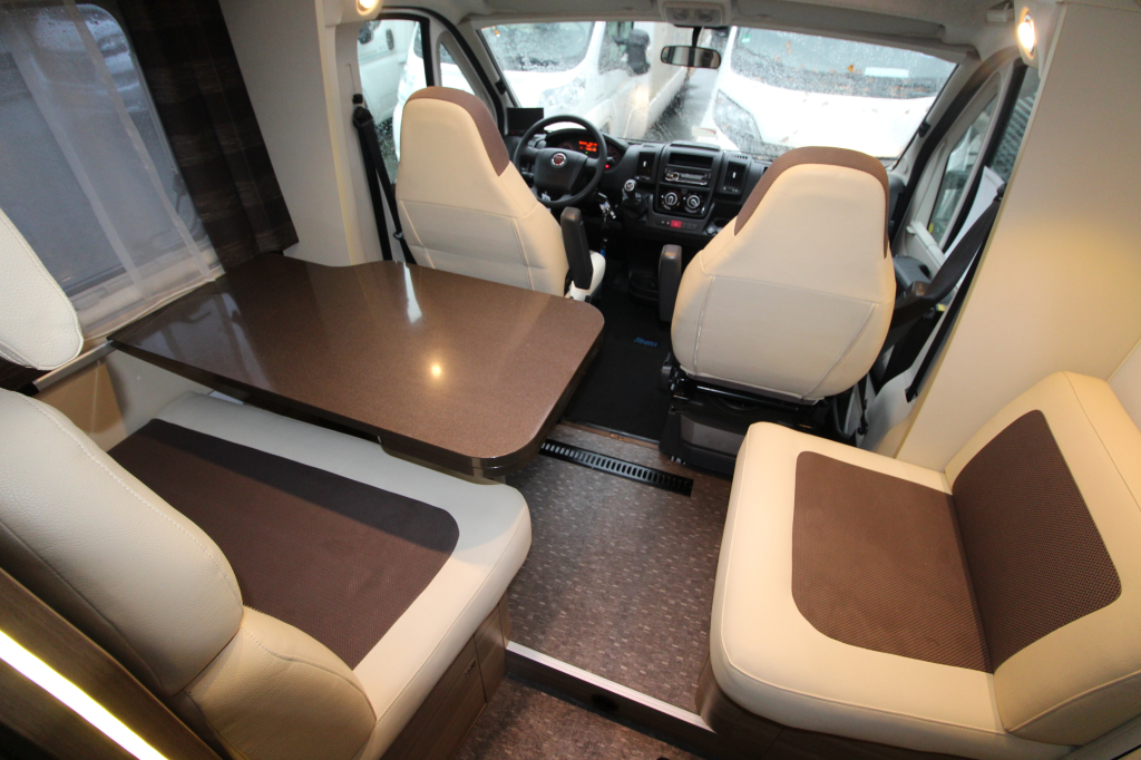 Adria Coral Axess S690 SC photo: 4