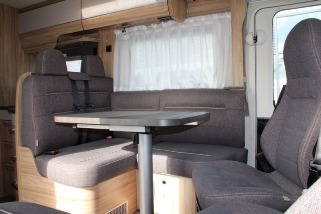 Hymer Exsis I 678 Fiat AUTOMAAT 160 pk enkele bedden Smal en lichtgewicht (54  foto: 30