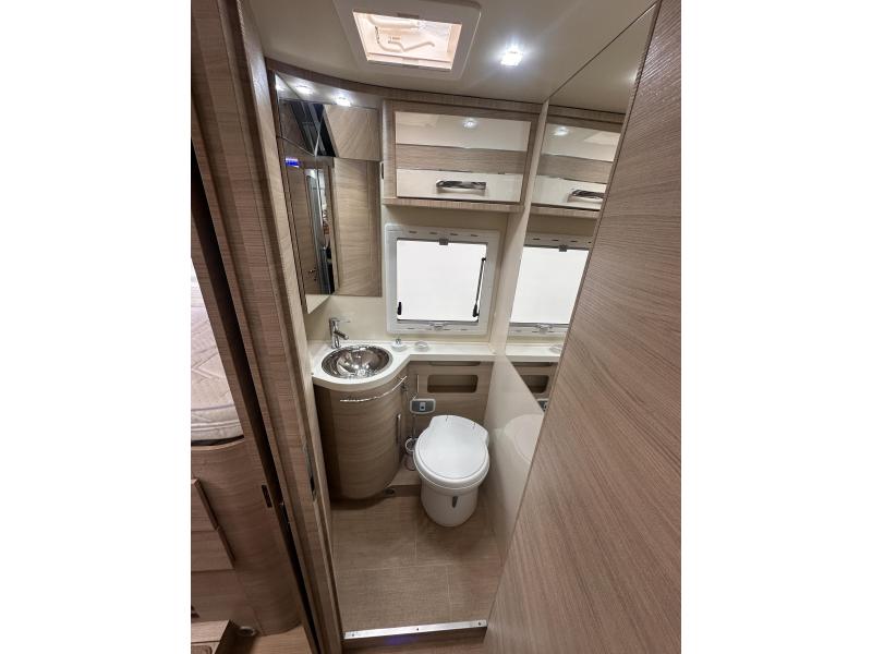 Mobilvetta K-Yacht 86 Lengtebedden Automaat TV  foto: 9