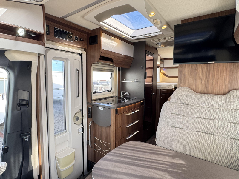Hymer ML-T 580 - B&eacute;quilles hydrauliques - photo : 7
