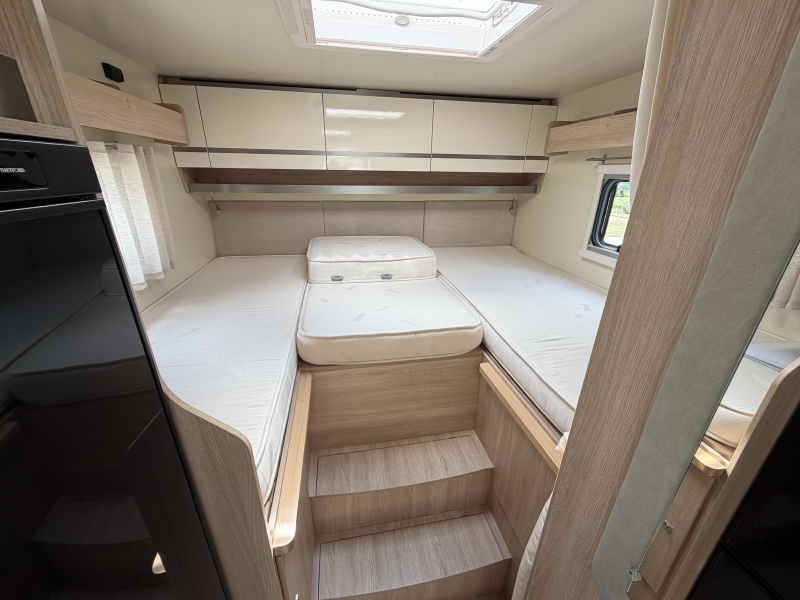 P.L.A. Camper Siena 385 LPG / zonnepaneel  foto: 6