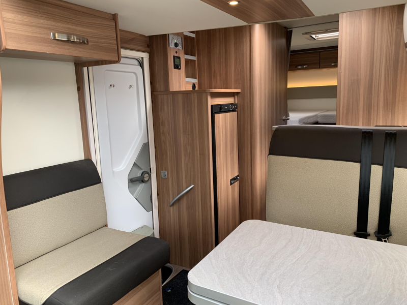 Weinsberg CaraSuite 700 ME - 5 Personen - Automatik Foto: 5