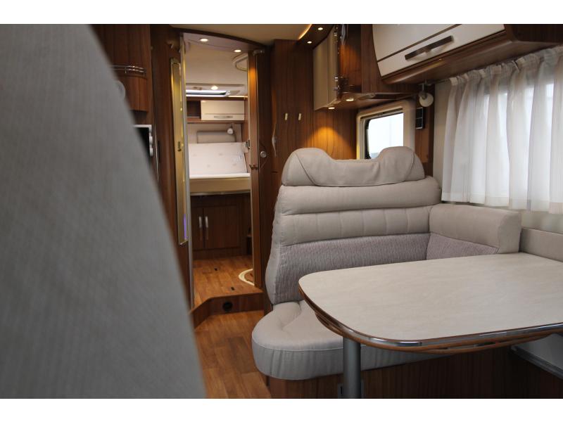 Hymer BML-I Queen bed + fold-down bed photo: 11