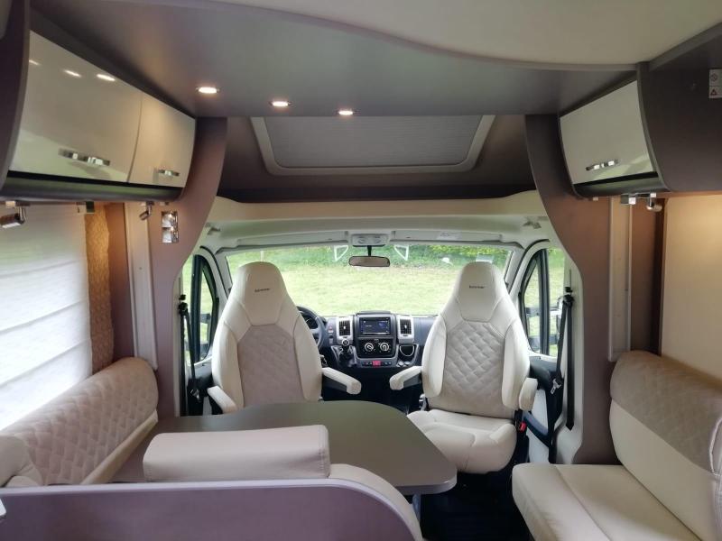 Bürstner Lyseo Privilege 745 met twee luxe hefbed  foto: 3