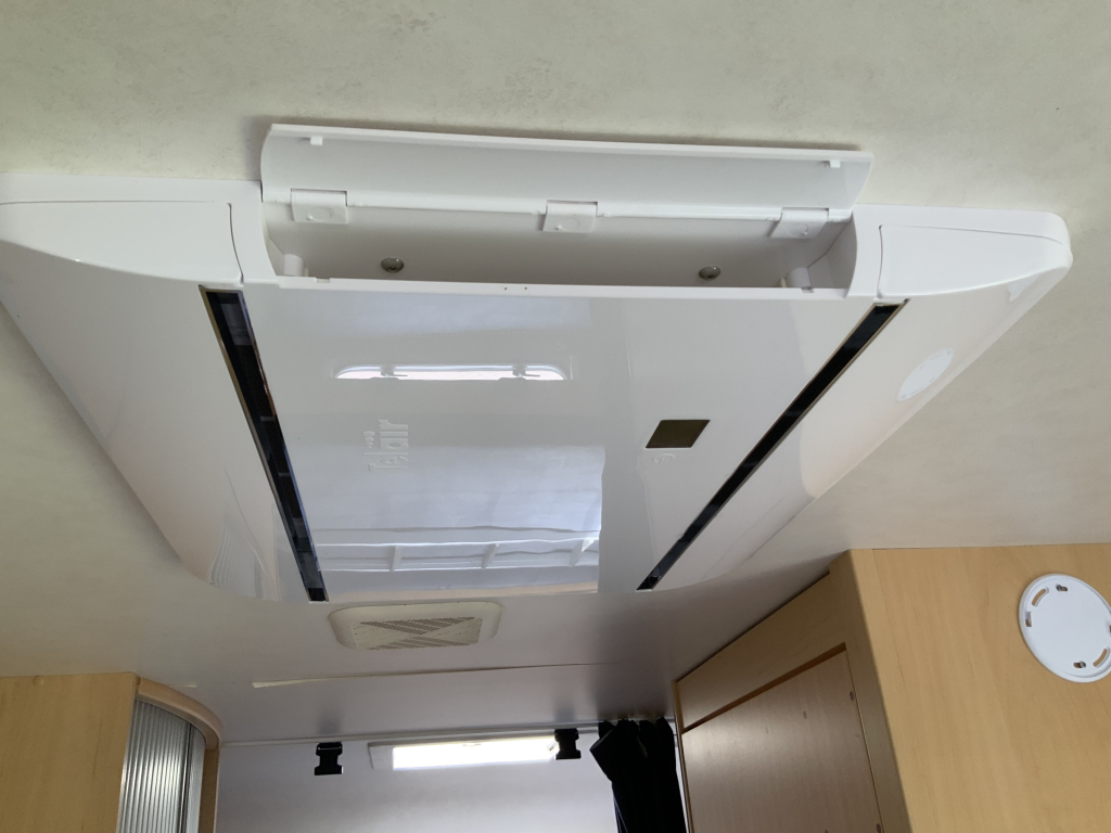 Detlheffs A 5881 Fiat 2.3 130 PS, Alkoven, Etagenbett, 5 Sitzpl&auml;tze und 6 Schlafpl&auml;tze, Hat Gebrauchsspuren, Bj. 2007 Camper Zentrum on the road Foto: 22