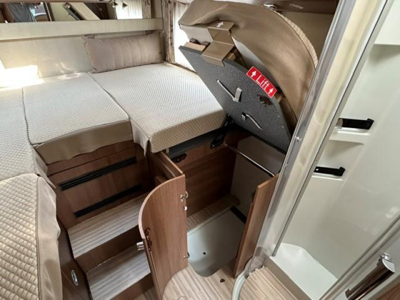 Carthago C-Tourer I 149 GÉÉN HEFBED LEVELSYSTEEM  foto: 16