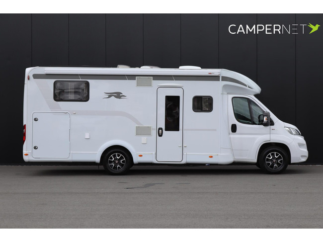 Laika caravans s.p.a. KOSMO 509L 160pk Automaat | Lengtebedden | Gescheiden douche | LPG installatie | Zonnepanelen | Bearlock | Luife foto: 3