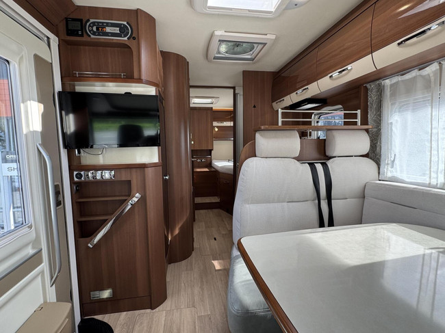 LMC I735 Explorer Automaat Enkele Bedden Hefbed Zonnepaneel Maxxfan Construct foto: 9