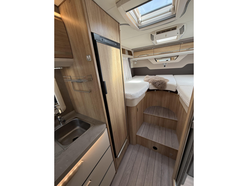 Knaus Sky Wave 650 MEG &iexcl;Amplia autocaravana! foto: 16