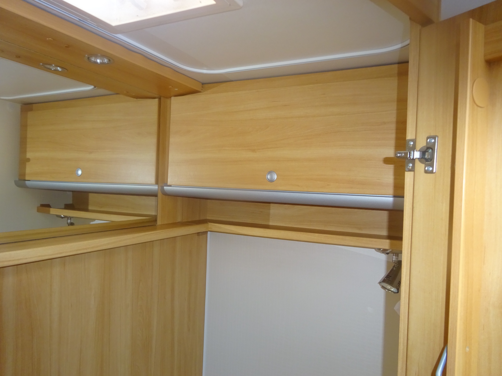 Dethleffs Camper 440DB Met Mover foto: 22