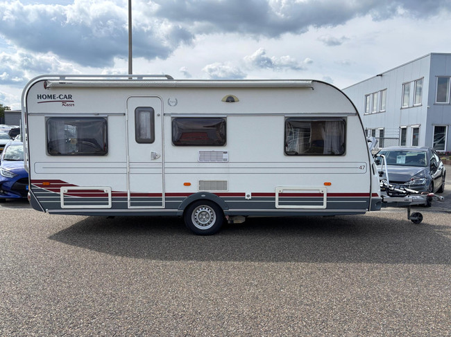 HOME-CAR 526h Racer 470 UE | 2 Enkele bedden | Volautomatische mover | Fietsendrager | Zakluifel | 3-Pits gasfornuis foto: 3