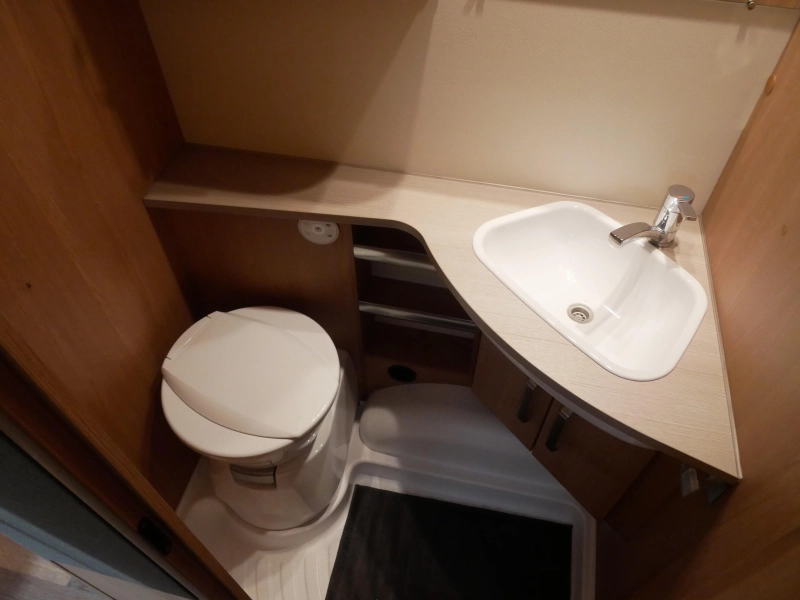 Knaus Sport 460 EU Mover sistema de nivelaci&oacute;n toldo foto: 12