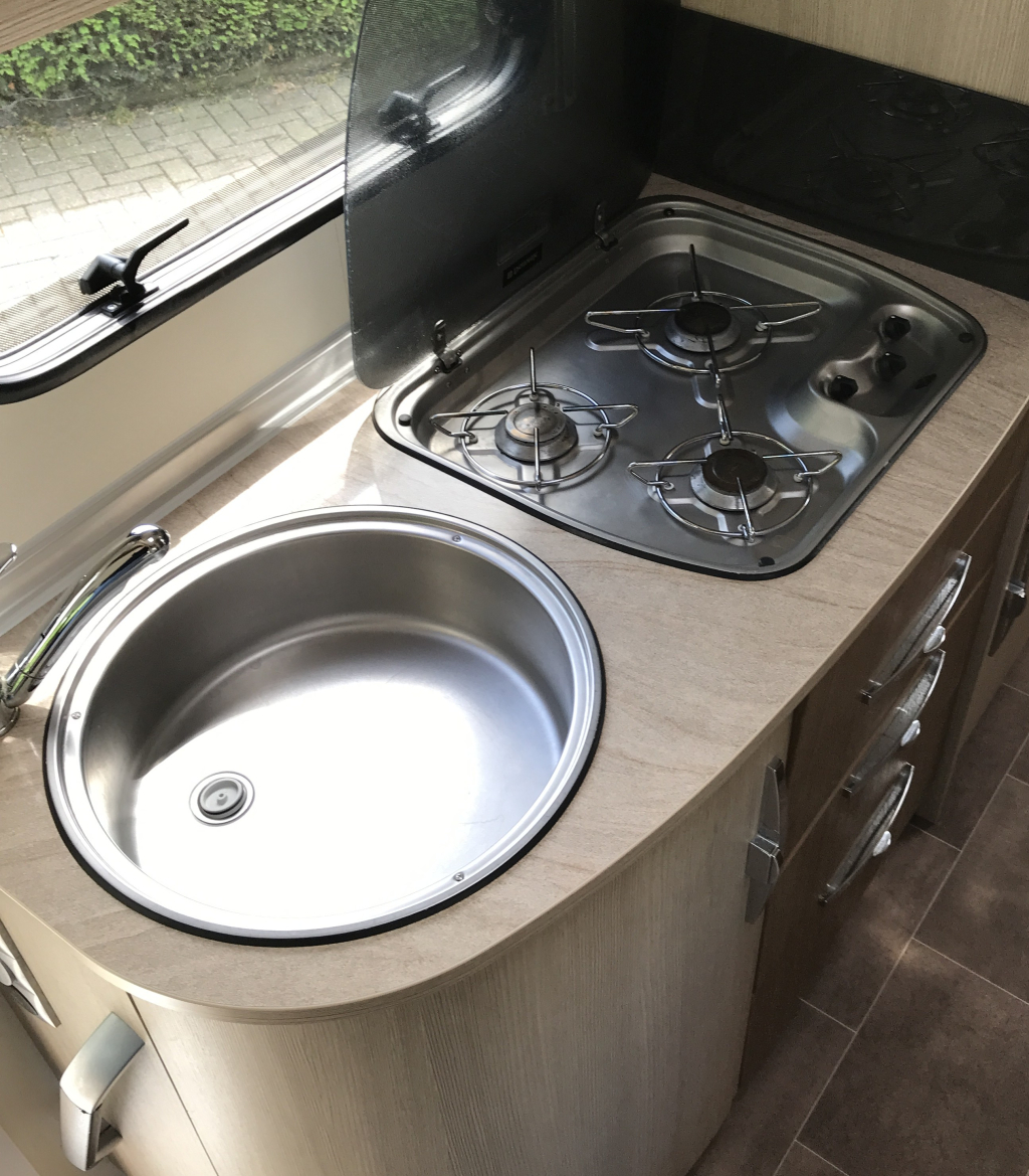 Bürstner Viseo i 690 # level systeem # Enkele bedden & Hefbed # foto: 14