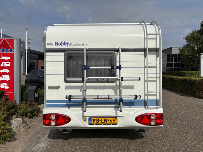 Hobby 30 | Voortent | Luifel | Fietsendrager Achter | 3-Pits gasfornuis | Dakluik foto: 5