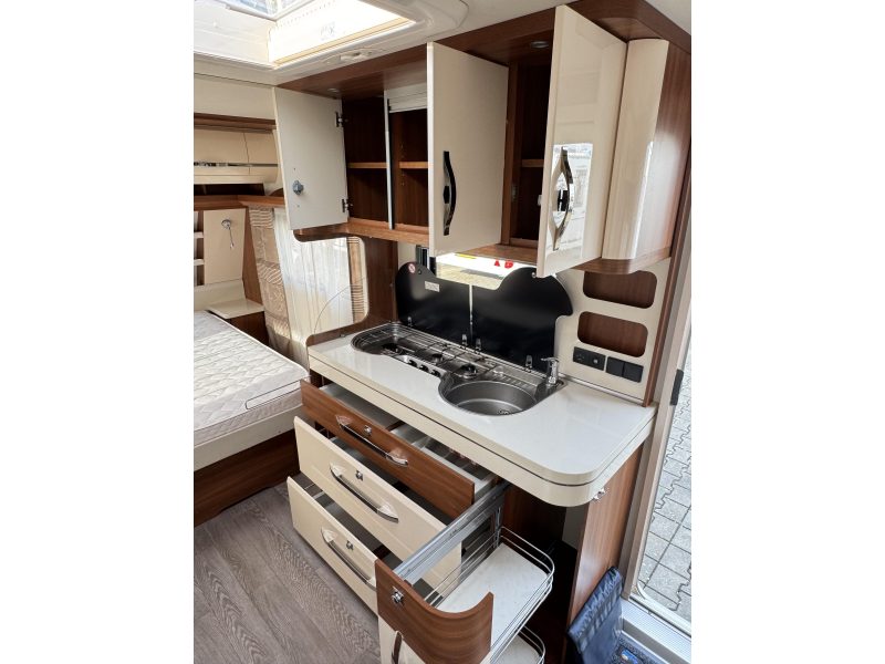 Hobby Excellent 540 UFF -coin salon-lit queen size photo : 16