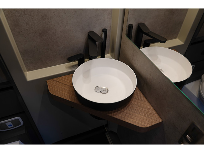 NIESMANN BISCHOFF iSmove 7.3 F 180 CV Autom&aacute;tico | Aire acondicionado de techo | Bater&iacute;a de litio. Calefacci&oacute;n de asientos foto: 11