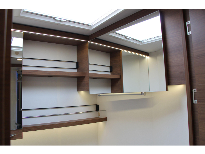 Rapido M96 Queensbed + Hefbed  foto: 60