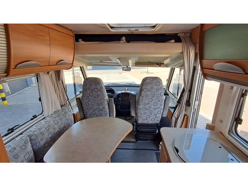 Hymer B klasse 674 Ruime gezinscamper  foto: 7