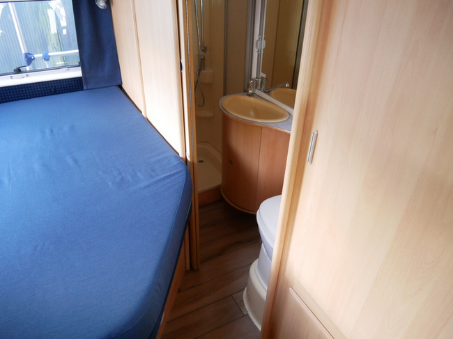 Dethleffs H 5940 Esprit, Cama francesa, Garaje foto: 14