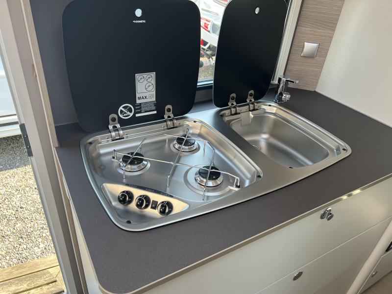 Bürstner Premio Plus 440 TK Met Isabella Ventura tent  foto: 8